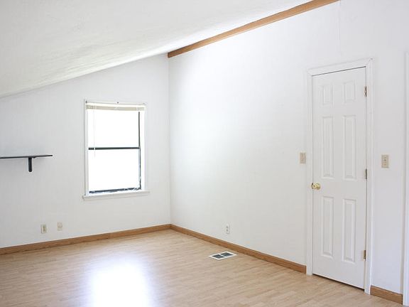 3rd image of 201 Thomas Dr