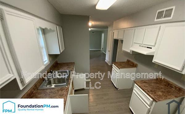 1st image of 4935 Wooddale Ave