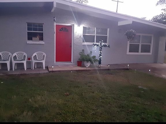 4th image of 111 W Sabinal St