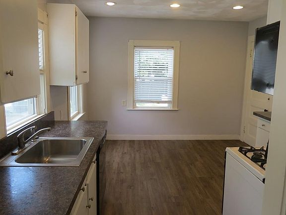 2nd image of 121 Essex St #0