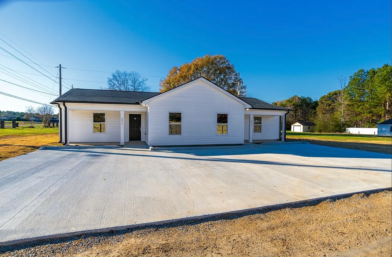 2511 Grimwood Rd — Photo 2