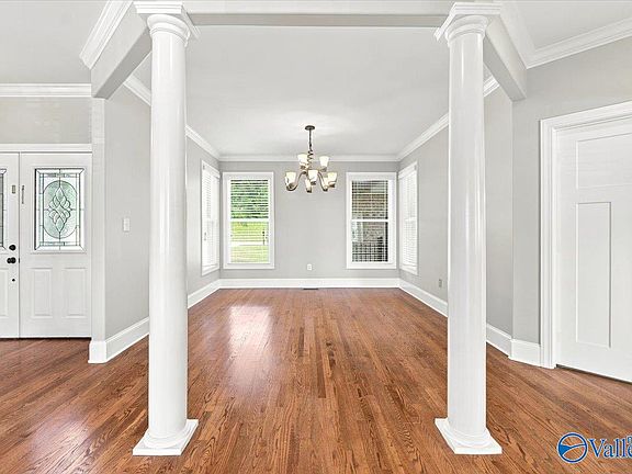 5th image of 2807 Talon Cir NE