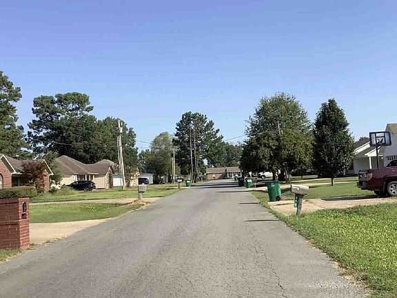 Exterior Neighborhood (street photo)
