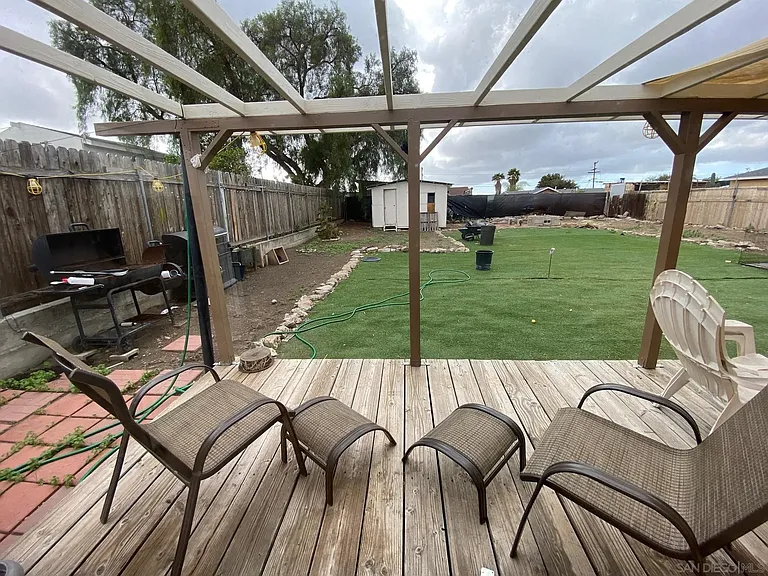 864 Glencoe Dr — Photo 17