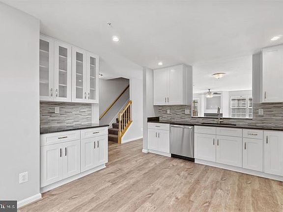 4th image of 509 Bridgeport Pl