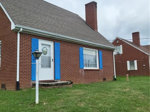 306 S Main St, Hillsville, VA 24343
