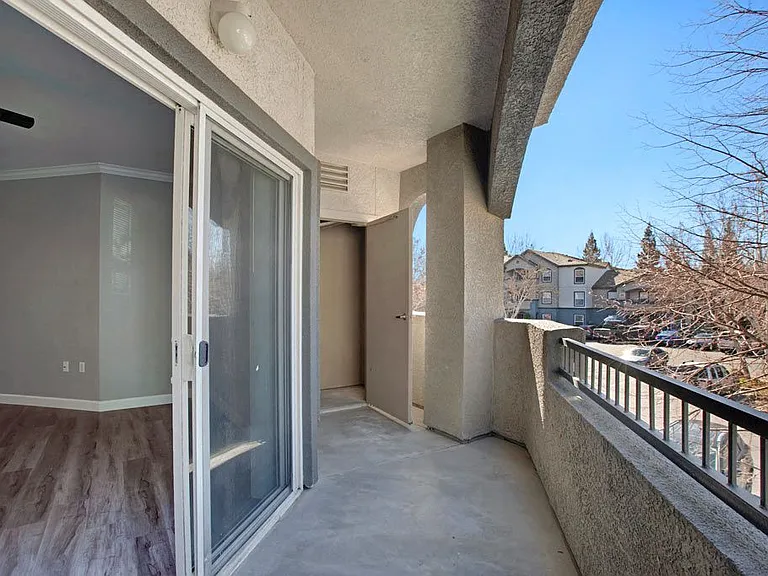 Broadleaf Apartments — Photo 98