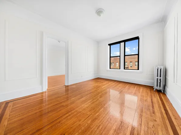 2206 38th St APT 4I, Astoria, NY 11105