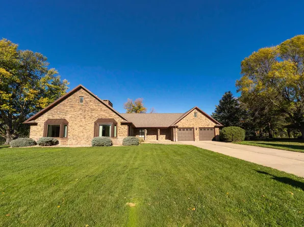 920 Highland Dr, Hastings, NE 68901