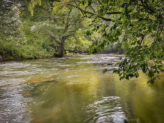 2nd image of 25 River Oaks Trl