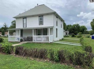 325 N Edwards Ave, Moundridge, KS 67107