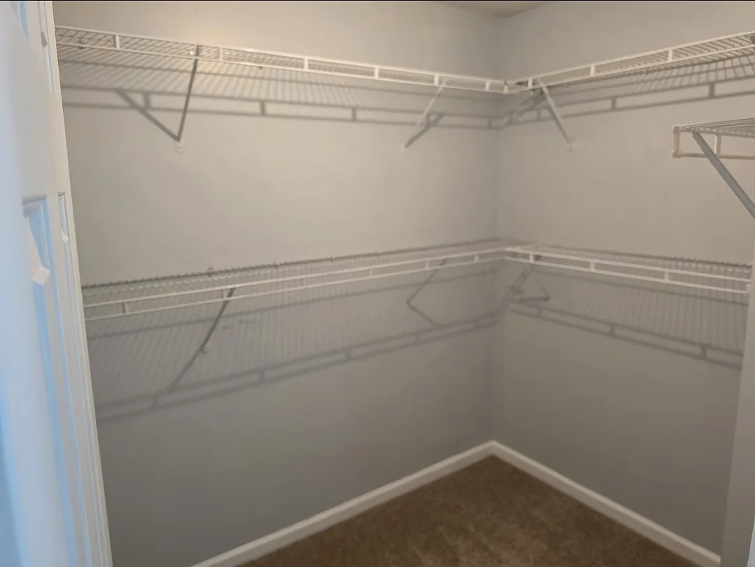 5 bed, 3142 sqft, $2,495 — Photo 4