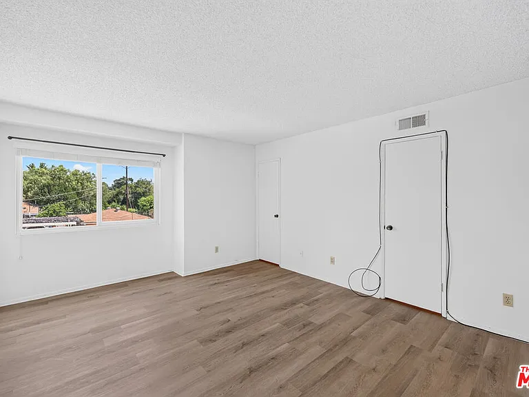 19221 Sherman Way #40 — Photo 13
