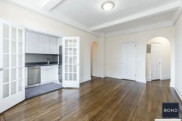 Rented by Bond New York | media 8