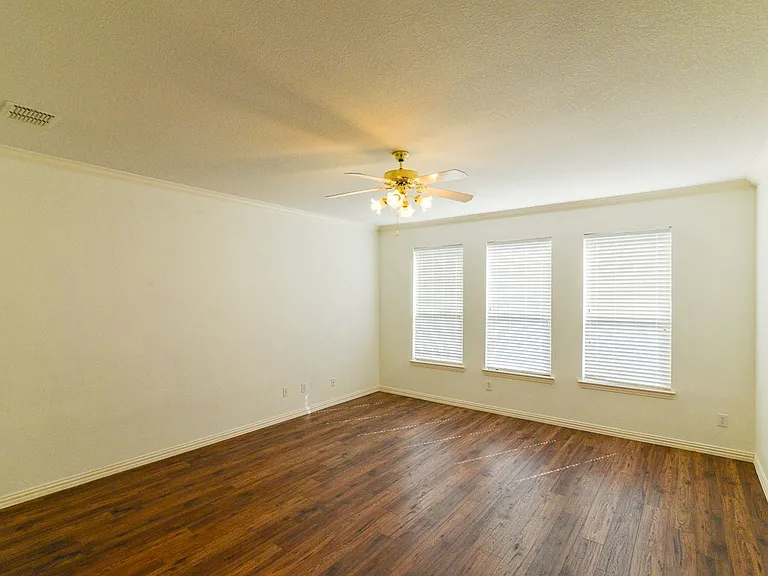 9605 Pinehurst Dr — Photo 12