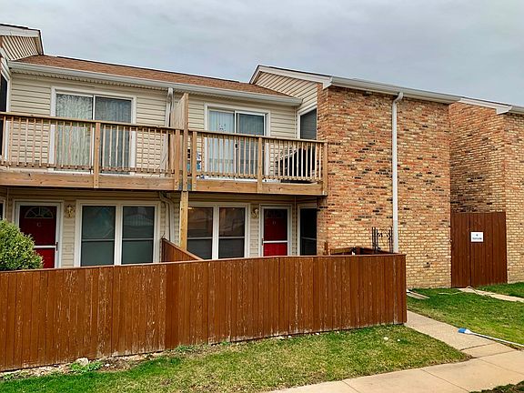 2nd image of 1950 Kenilworth Cir APT D