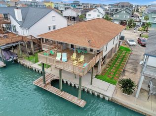 336 Admiral Cir, Tiki Island, TX 77554