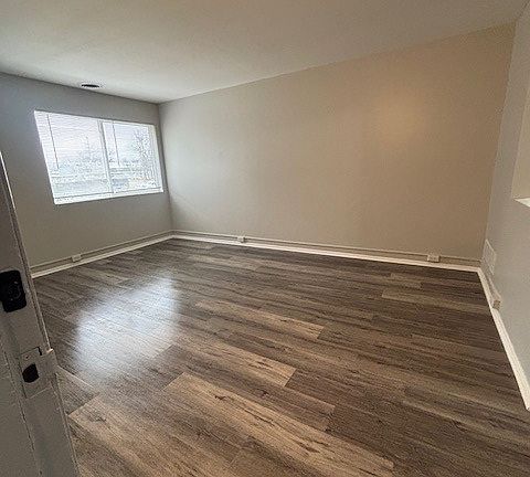 4th image of 1101 Evans Ave #10729798