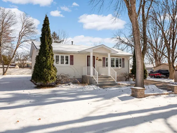 29595 Hillcrest Dr, Chisago City, MN 55013