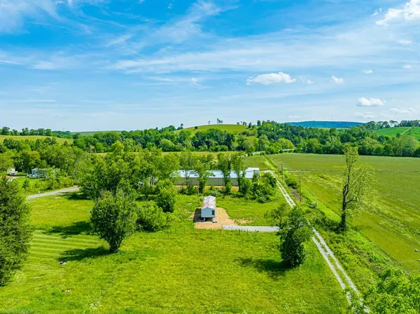 151 Park St, Max Meadows, VA 24360