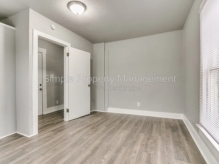 1728 NE Euclid St — Photo 3