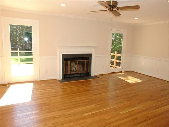 Sunny Family Room w/hardwood floors