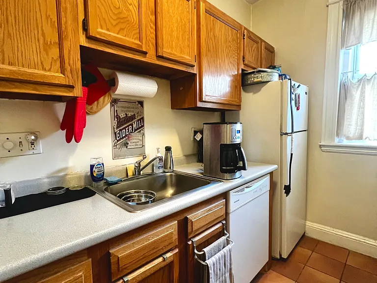 109 Strathmore Rd #7 — Photo 5