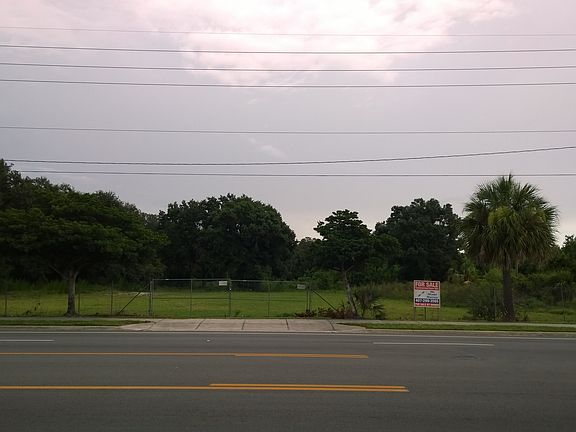 5th image of 521 S Ivey Ln