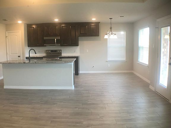 5th image of 704 Prairie Creek Dr