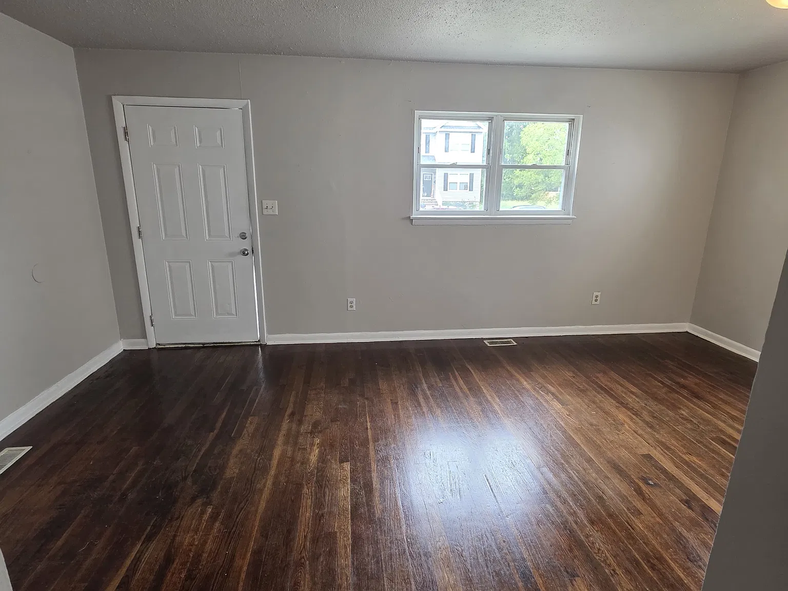 3 bed, 1050 sqft, $1,685 — Photo 4