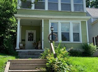 824 N 3rd St, Burlington, IA 52601