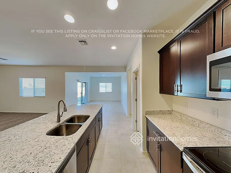 18099 N Lakeside Ct — Photo 6