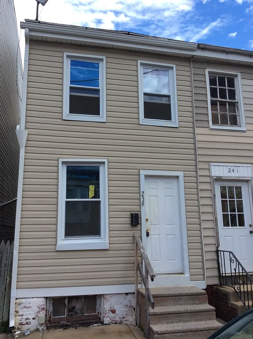 2 Bedroom House, Yard, Off-Street Parking-York City SD — Photo 1