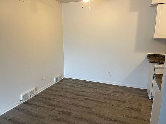 3rd image of 31805 Kelly Rd APT 19