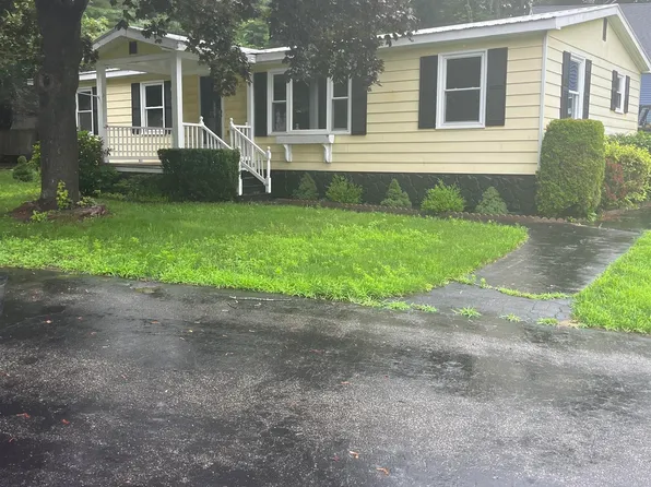 7 True Lane, Seabrook, NH 03874