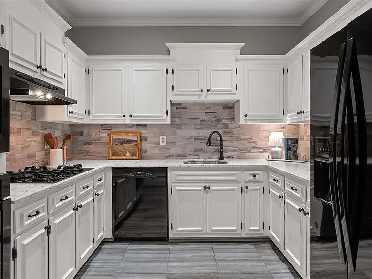 108 Colony Ct — Photo 10