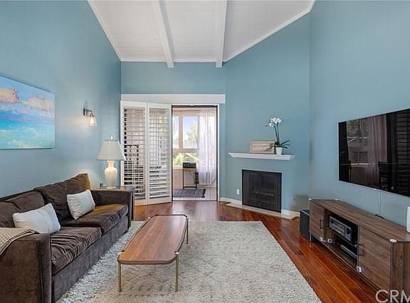 4th image of 1909 Pelham Ave Unit 303