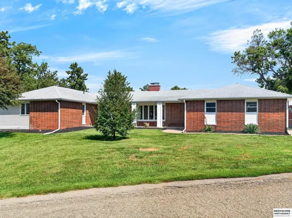616 E Campbell St, Murray, NE 68409