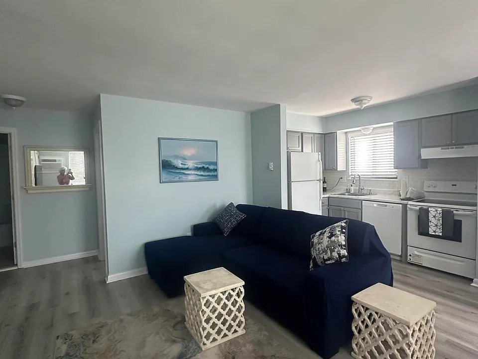 1382 Ocean Ave #A7