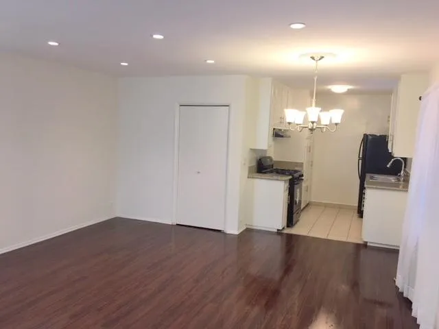 Primary Photo - 1400 N Fairfax Ave #5