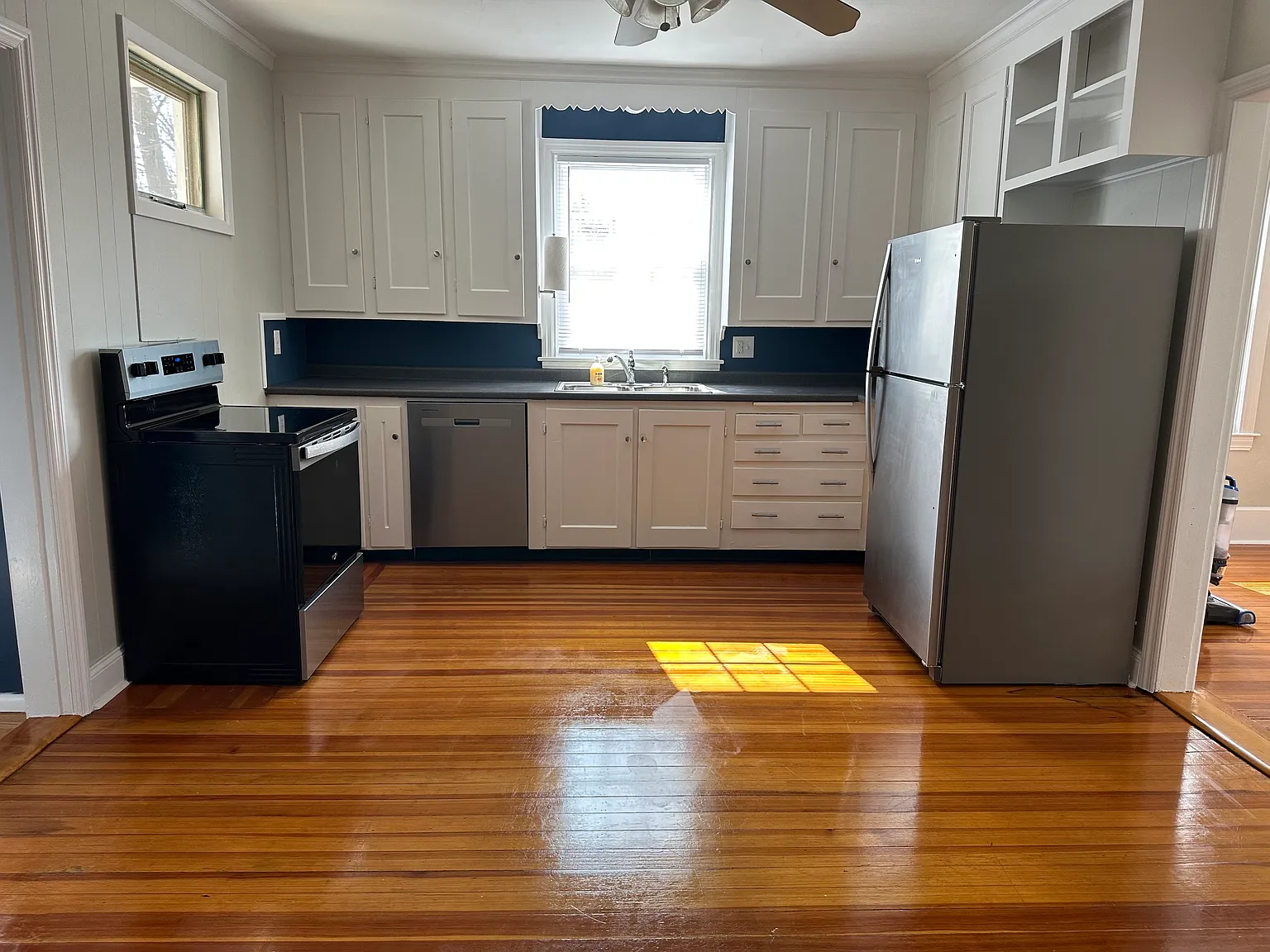2 bed, 1000 sqft, $2,000 — Photo 4