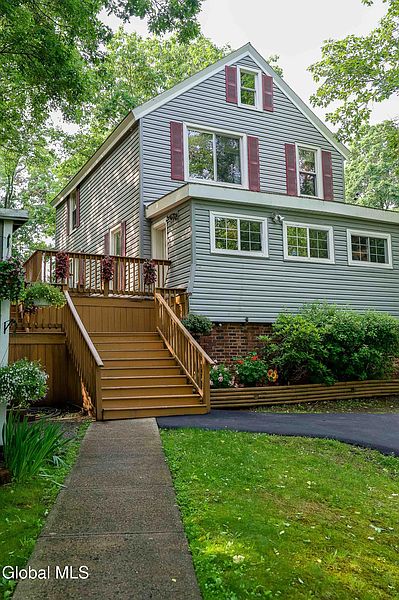 3rd image of 410 Lansing Avenue