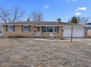 1325 Amber Dr, Montgomery, IL 60538