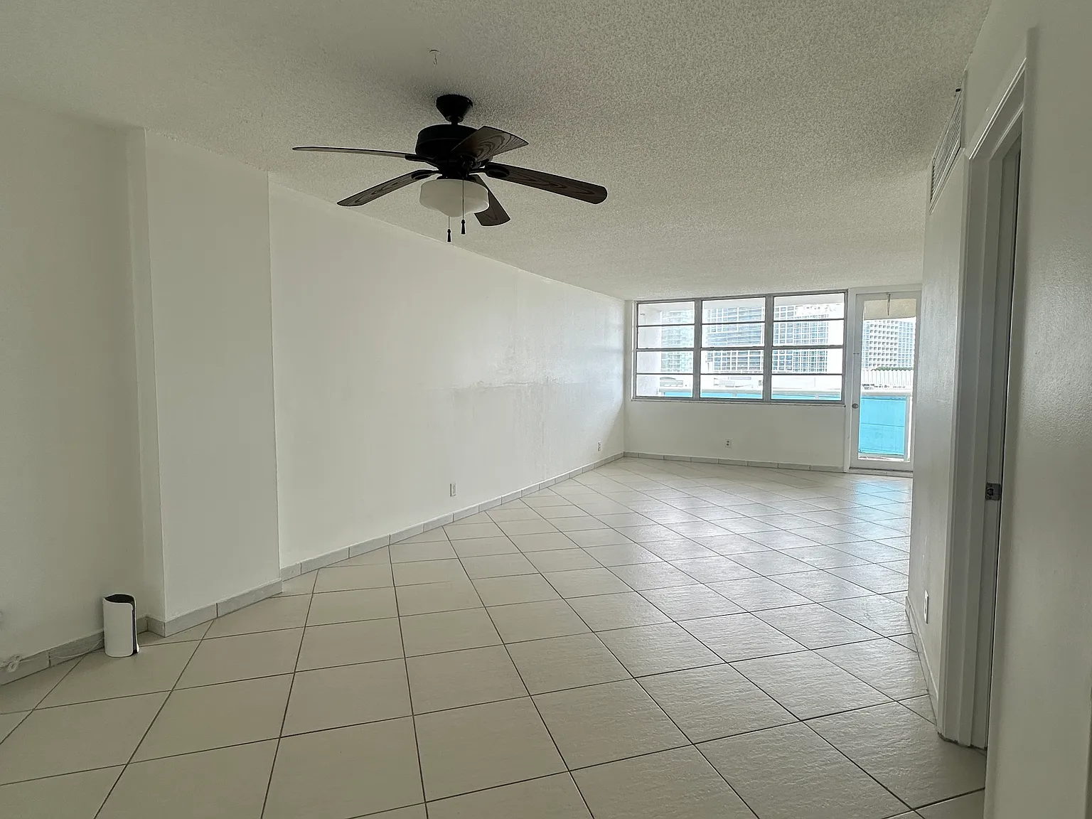 1 bed, 1.5 bath, 910 sqft, $2,600 — Photo 1