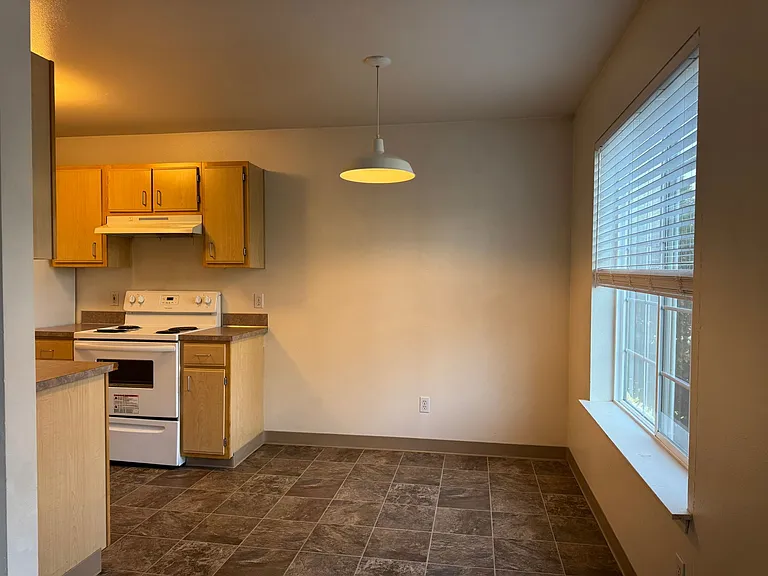 Quiet 2-Bed 2-Bath Apartments Close to WOU with Beautiful Landscaping In-Unit Washer/Dryer — Photo 12