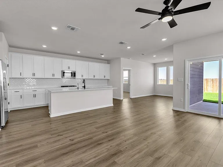 302 Willow Heights Dr — Photo 4