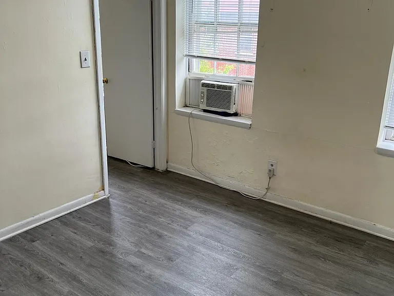 912 Pine St #3F — Photo 7