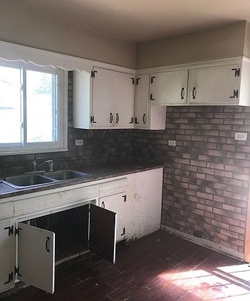 2nd image of 15243 Woodlawn Ave