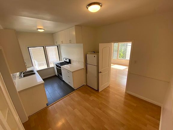 4th image of 414 N Maple Dr #205