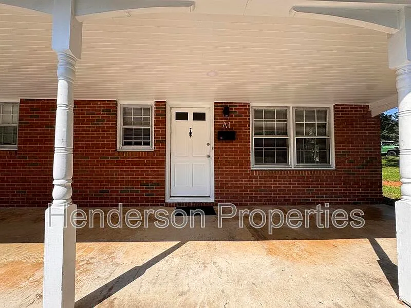 642 E Broad St — Photo 2
